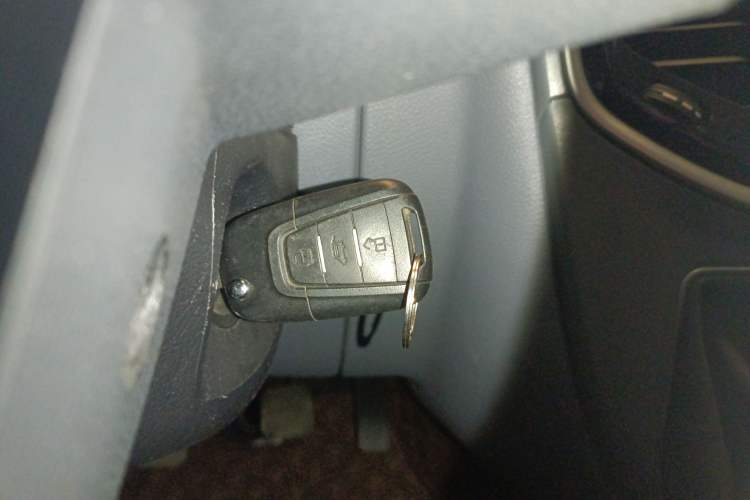 Used SAIC MAXUS Xintu V80 2021 2.0T Manual Classic Aoyuntong Short Wheelbase Ultra-Low Roof 7/8/9-Seater