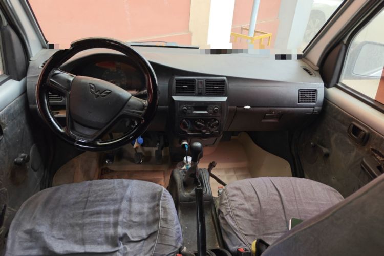 Used Wuling Rongguang 2017 1.5L Extended Basic Version Center Console