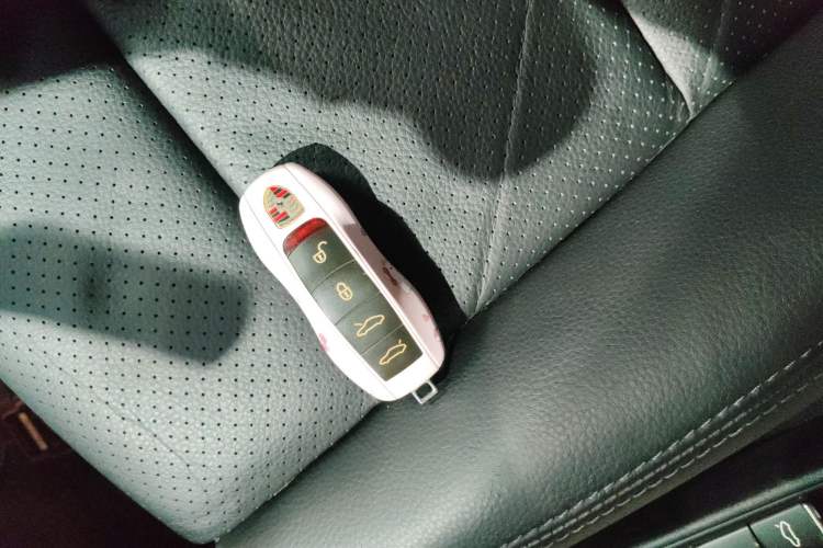 Used Porsche Boxster 2013 Boxster 2.7L Vehicle Key