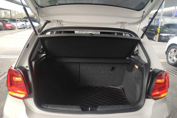 Used Volkswagen Polo 2016 1.6L Automatic Comfort Model