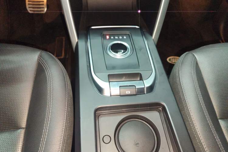 Used Land Rover Discovery Sport 2018 240 PS SE Version Gear Lever