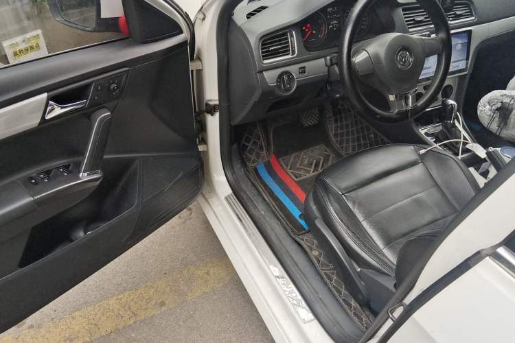 Used Volkswagen Gran Lavida 2013 1.6L Automatic Comfort Model Driver Seat