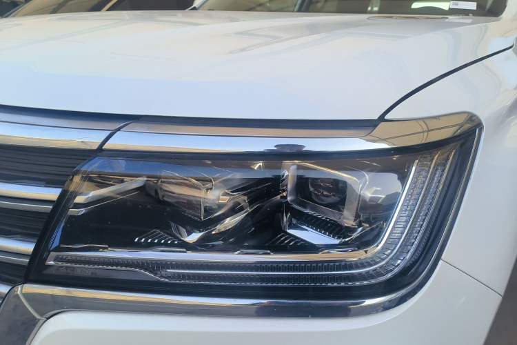 Used Roewe RX8 2019 30T Two-Wheel Drive Supreme Flagship Edition
