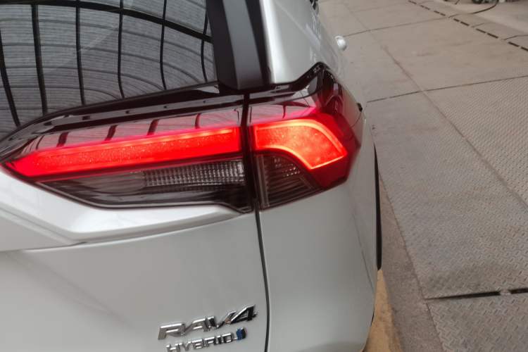 Used Toyota RAV4 2021 Revised Version Dual-Motor Hybrid 2.5L E-CVT Two-Wheel Drive Elite Edition