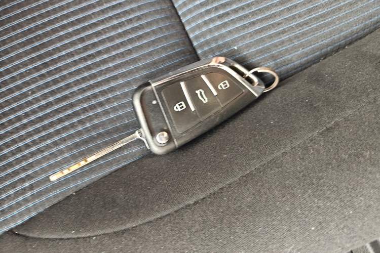 Used Toyota YARiS L Zhi Xiang 2017 1.5E CVT Dynamic Edition Vehicle Key