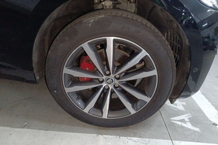 Used Jaguar F-PACE 2024 P250 R-Dynamic S Right Front Wheel Hub