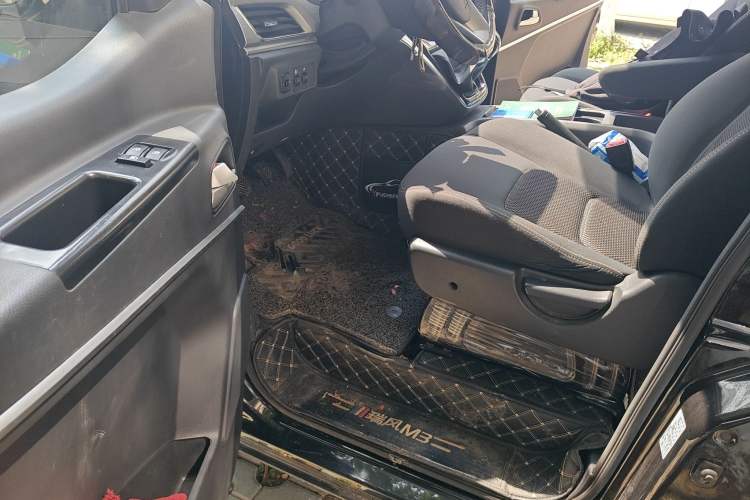 Used JAC Refine M3 2022 PLUS 1.5T 7-Seater Standard Model