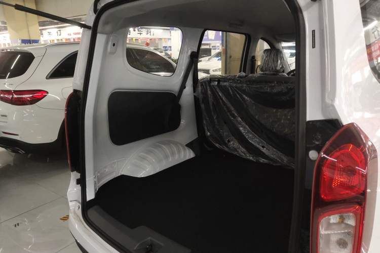 Used Wuling Hongguang New Energy 2025 Extended-Range Hybrid 50 km Utility Version
