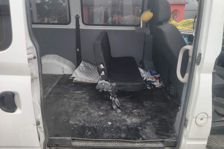 Used SAIC MAXUS Xintu V80 2021 2.0T Manual Classic Aoyuntong Short Wheelbase Mid-Roof 5/6-Seater