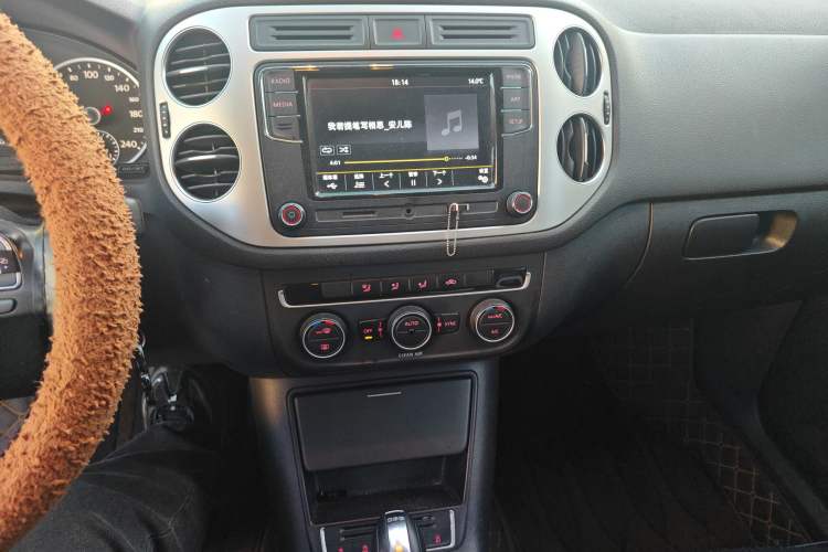 Used Volkswagen Tiguan 2016 280TSI Automatic Two-Wheel Drive Silk Road Comfort Edition Audio And AC Panel