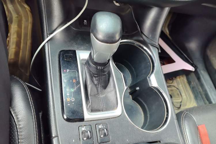 Used Toyota Highlander 2015 2.0T Four-Wheel Drive Luxury Edition 7-Seater Gear Lever