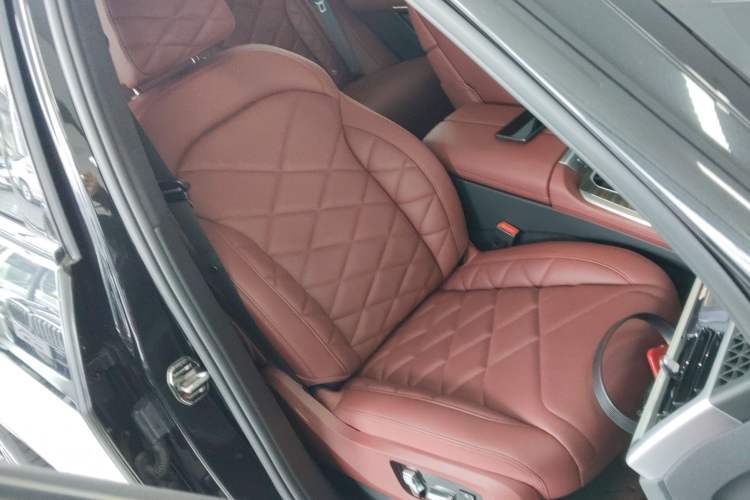 Used BMW X5 2023 xDrive 40Li M Sport Night Edition Package
