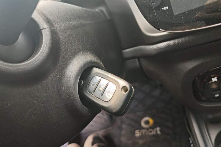 Used smart fortwo 2015 1.0L 52 kW hardtop Dynamic version
