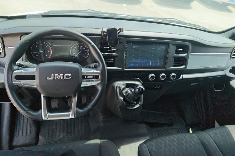 Used JMC Fushun 2022 2.0T Manual Van Short Wheelbase Mid-Height Roof 3-Seater Center Console