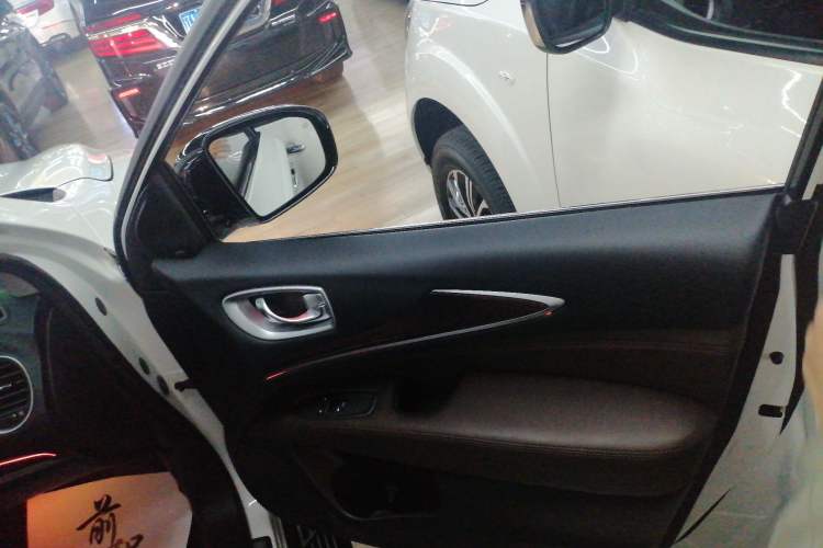 Used Infiniti QX60 2014 3.5L Four-Wheel Drive All-Terrain Version
