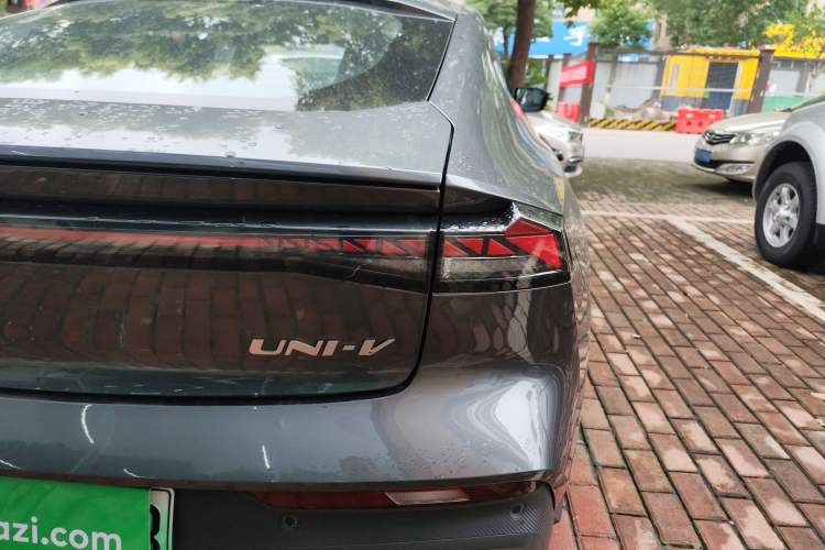 Used Changan UNI-V iDD 2024 Blue Whale Smart Electric iDD 136km Luxury Model
