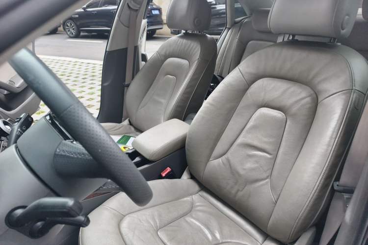 Used Audi A4L 2012 2.0 TFSI automatic Comfort trim level
