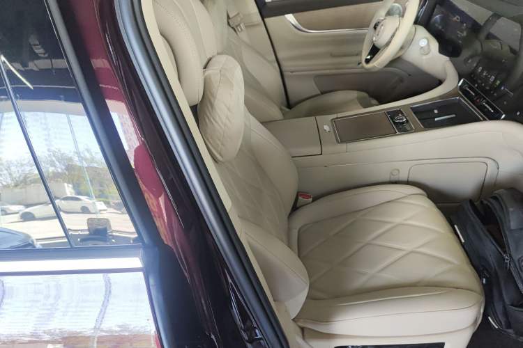 Used Hima AITO M9 2025 Extended-Range Ultra Version 52 kWh 6-Seater Right Front Seat