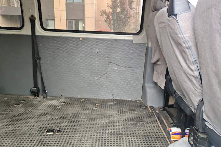 Used SAIC MAXUS Xintu V80 2019 2.5T Classic Model 6-Speed Manual – Aoyuntong Modified Version with Long Wheelbase High Roof and 7 Seating Capacity
