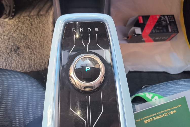 Used CHANGAN Benni E-Star 2022 Charming Edition Colorful Model Lithium Iron Phosphate Gear Lever