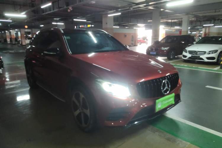 Used Mercedes-Benz GLC 2018 Facelift GLC 260 4MATIC Luxury Edition Front Right 45 Deg