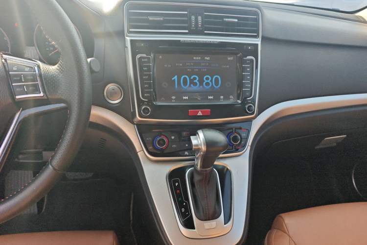 Used Haval H6 2015 Sport Edition 1.5T Automatic Two-Wheel Drive Luxury Model Audio And AC Panel