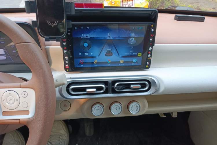 Used Wuling Hongguang MINIEV 2024 3rd Generation 215km Youth Edition Audio And AC Panel