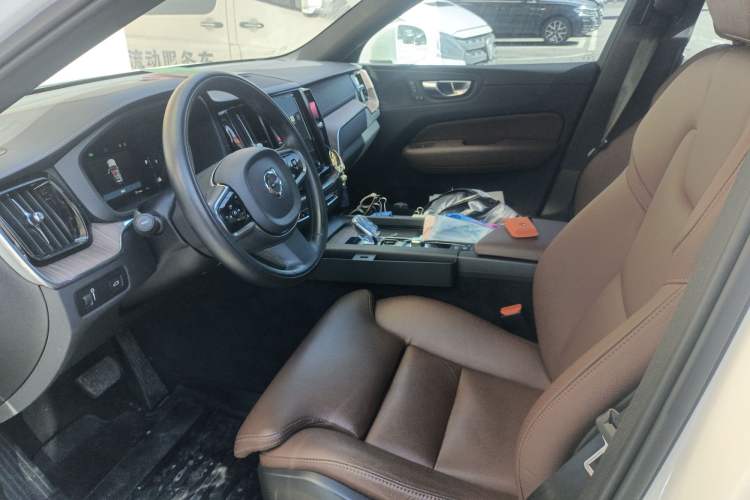 Used Volvo XC60 2022 B5 4x4 Smart Luxury Edition
