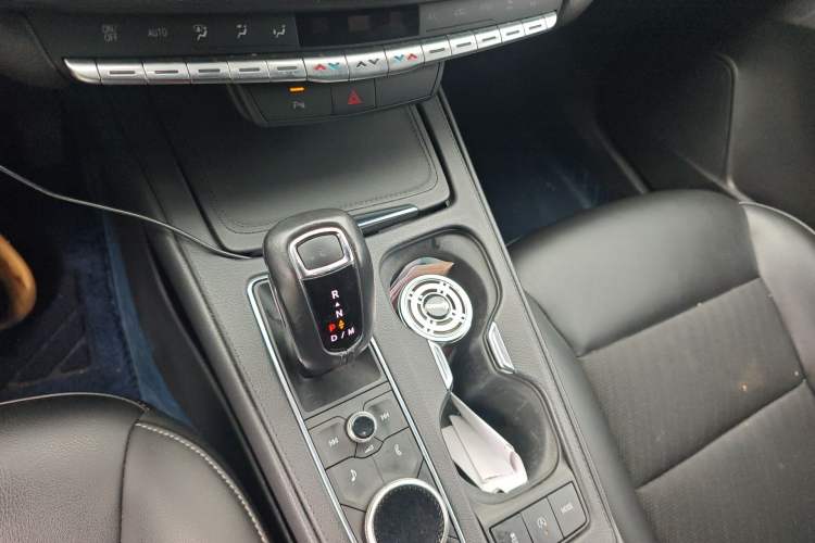 Used Cadillac XT4 2018 28T Two-Wheel Drive Tech Version Gear Lever