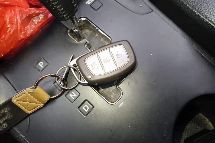 Used Hyundai ix35 2013 2.0L Automatic Two-Wheel Drive Smart GLS China IV Standard