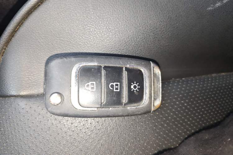 Used Jinbei Gold Hiace 2021 1.5L Passenger Van Travel Lion 6-Seater