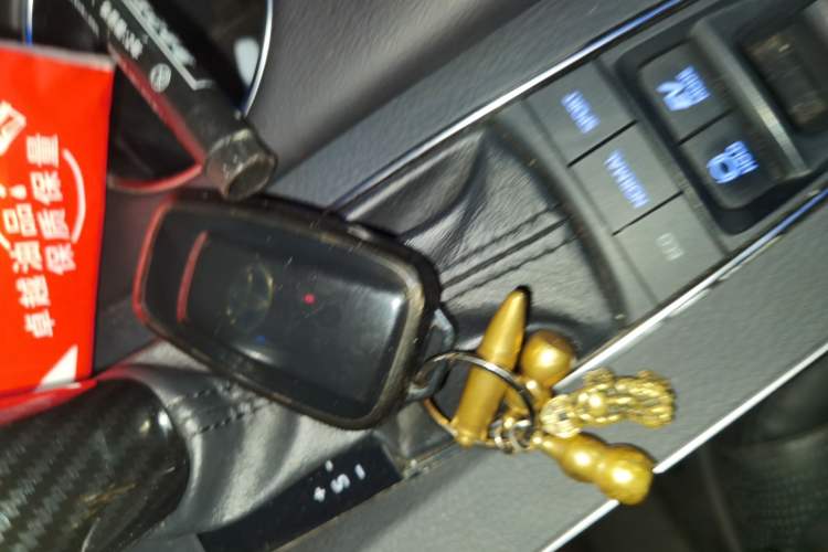 Used Toyota Avalon 2019 Dual-Engine 2.5L XLE Prestige Version China VI Standard
