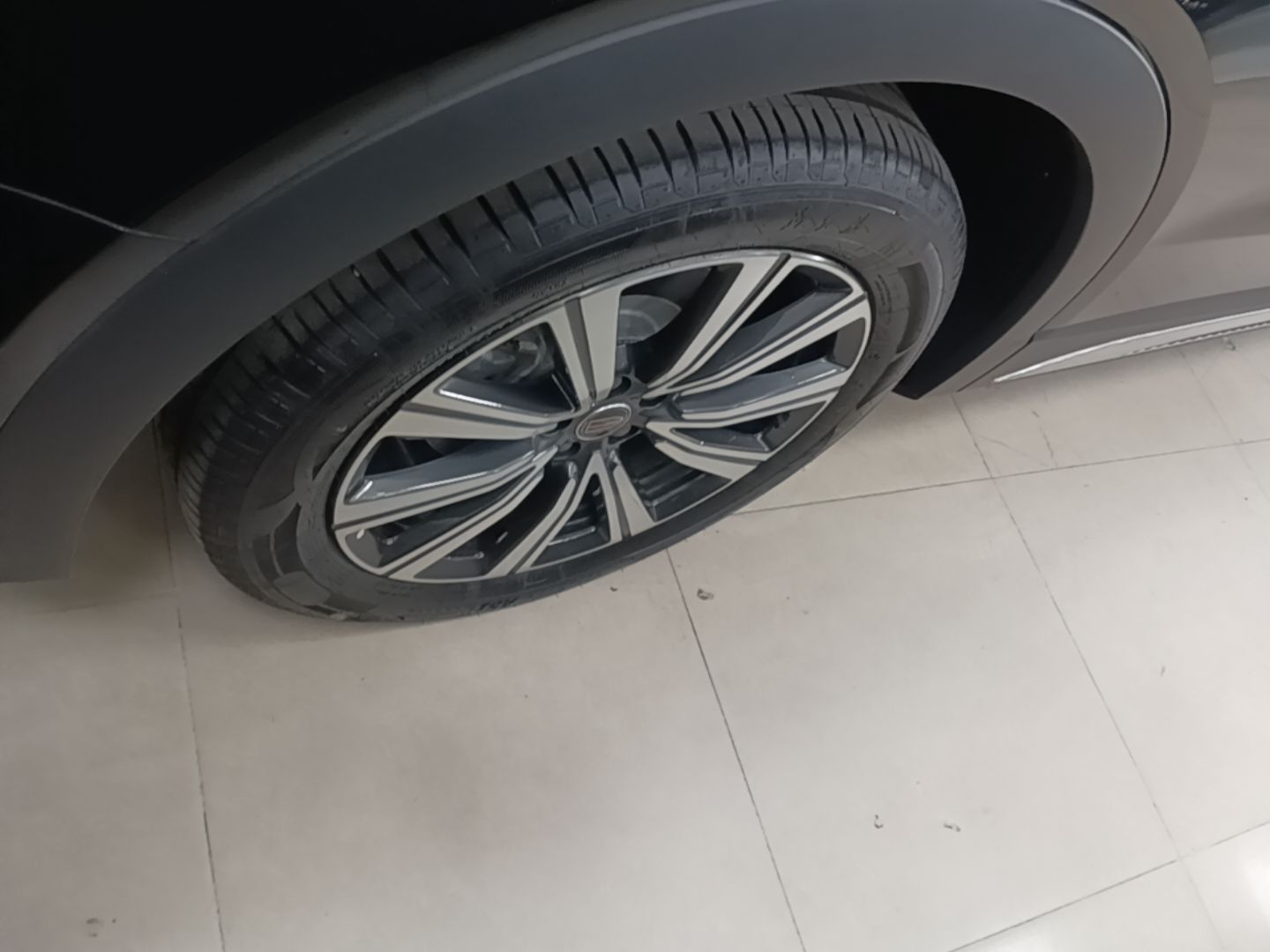Hongqi HS7 PHEV 2025 Model 2.0T PHEV Four-Wheel Drive 2 Million Units Commemorative Edition 6-Seater — снимка 11