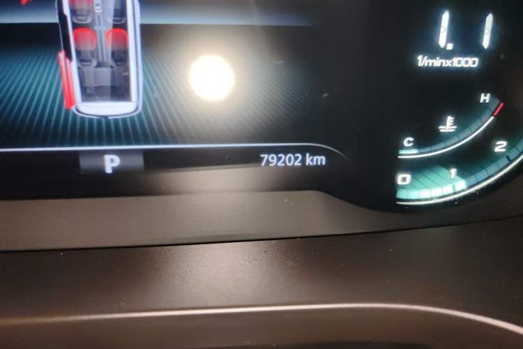 Used Roewe iMAX8 2022 400TGI Celebration Edition Odometer Close Up