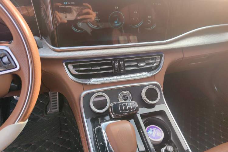 Used Hongqi H9 2020 Revised Version 2.0T Smart Connect Flagship Edition Audio And AC Panel