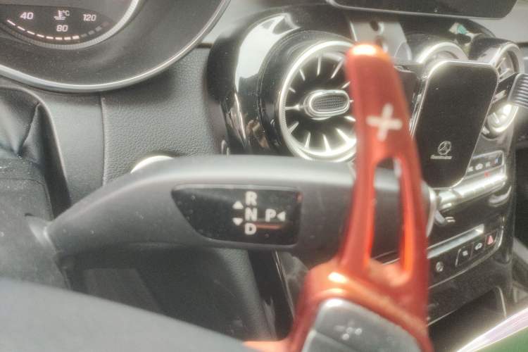 Used Mercedes-Benz C-Class 2018 C 200 Sport Edition Gear Lever