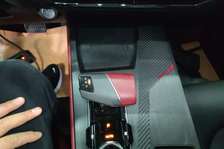 Used CHANGAN OSHAN Z6 2023 Blue Whale 2.0T Automatic Zhiyuan Model Gear Lever