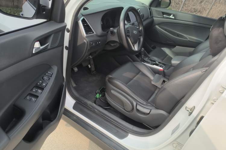 Used Hyundai Tucson 2015 1.6T Dual-Clutch Two-Wheel-Drive Leading Model