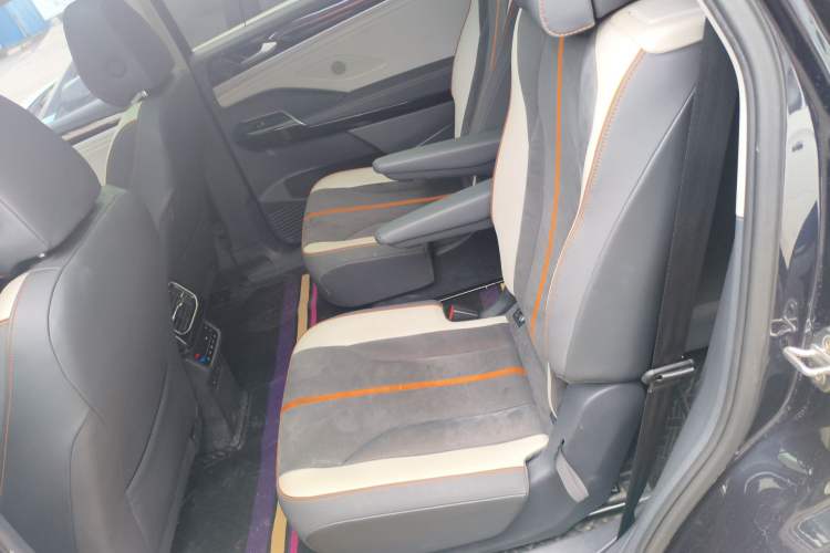 Used Volkswagen ID.6 CROZZ 2022 Long-Range PRO Edition Left Rear Seat