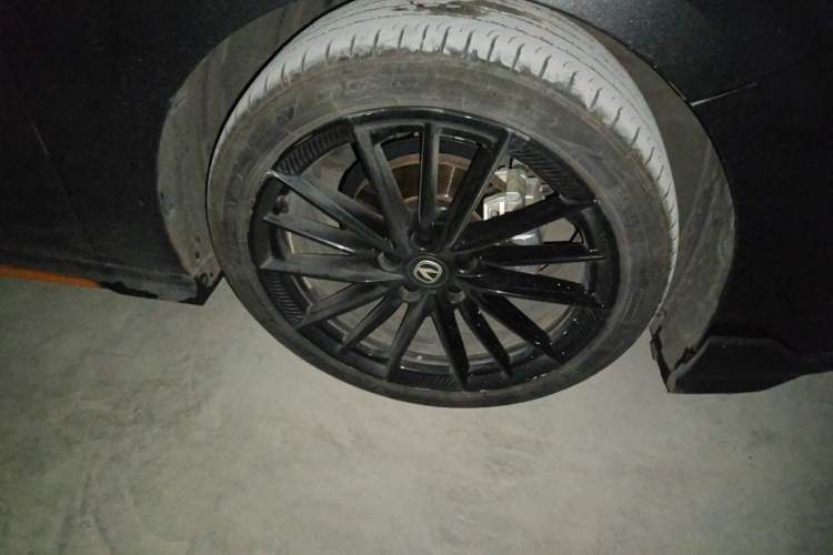 Used CHANGAN UNI-V 2024 1.5T Prestige Sport Edition Right Front Wheel Hub