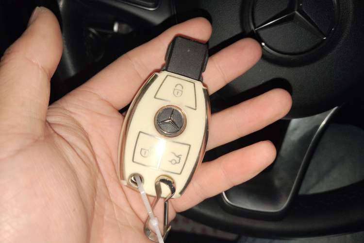 Used Mercedes-Benz GLC 2019 Facelift GLC 260 L 4MATIC Luxury Model Vehicle Key