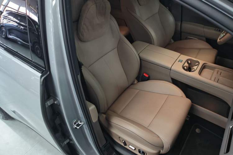 Used Li Auto Li Auto i6 2025 Model Two-Wheel-Drive Standard Type
