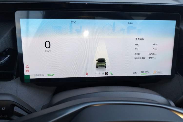 Used Lynk & Co 08 EM-P 2025 220 km All-Wheel-Drive Performance Halo