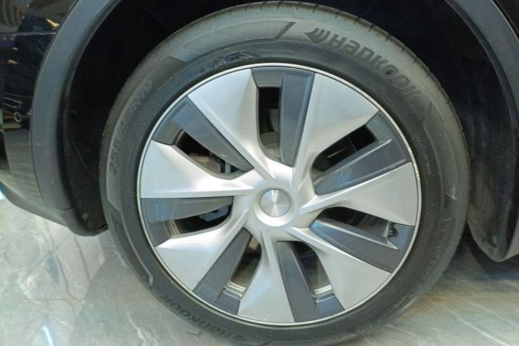 Used Tesla Model Y 2022 Long-Range All-Wheel-Drive Version
