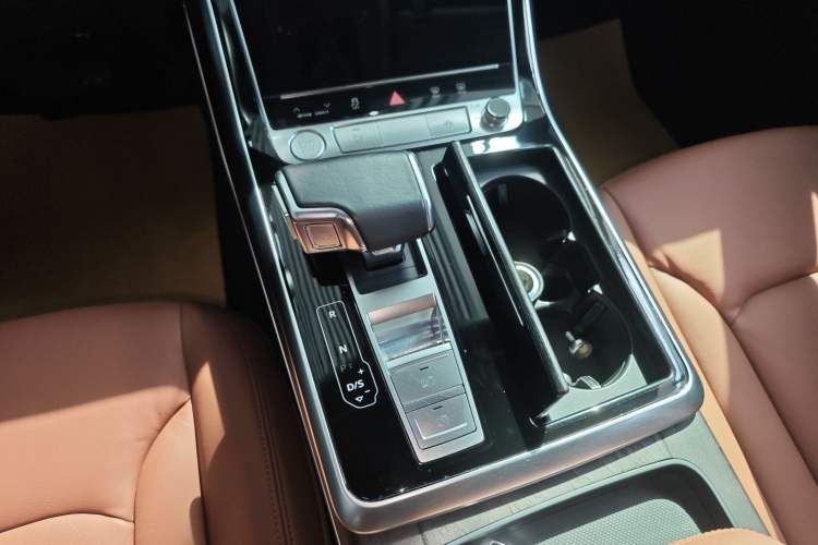 Used Audi Q7 2020 55 TFSI quattro S line sports model Gear Lever