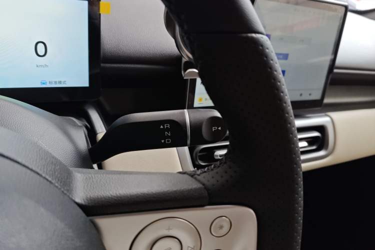 Used Wuling Bingo PLUS 2024 510 km Range 5-Seater Version Gear Lever