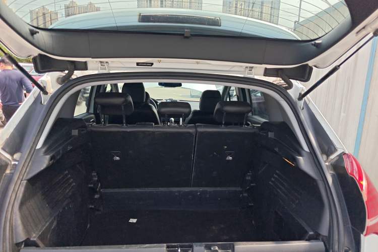 Used Peugeot 3008 2015 2.0L Automatic Trend Edition Trunk