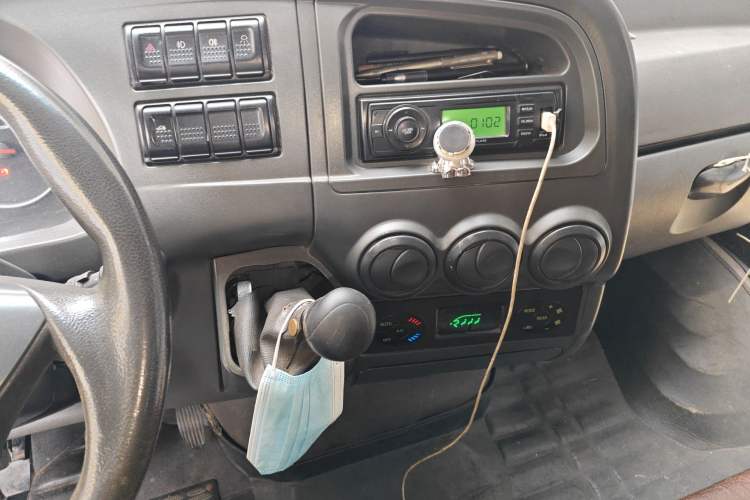 Used Iveco Power Daily 2017 2.5T Classic A37 High-Roof 7-Seater Passenger Van 47Z5 Audio And AC Panel