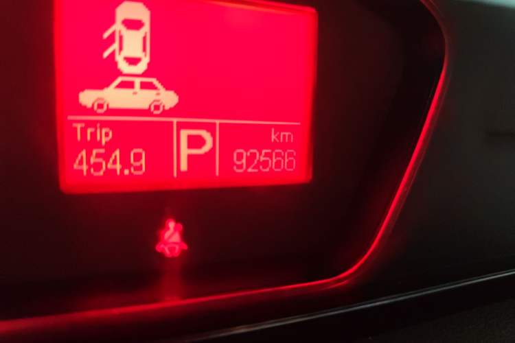 Used Roewe 550 2013 Classic Edition 550 1.8L Automatic Luxury Model Odometer Close Up