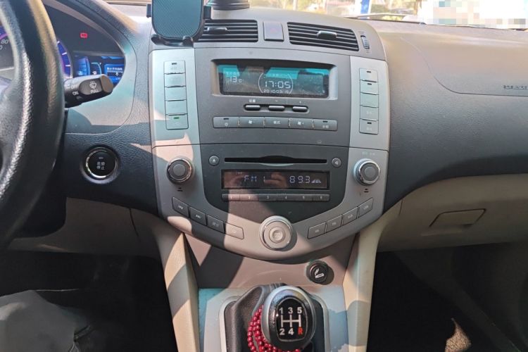 Used BYD S6 2014 2.0L Manual Luxury 5-Seater
